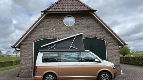 Volkswagen California  – 2p Volkswagen bus from 2023