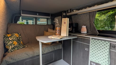 Liv – 2p Volkswagen campervan uit 2009