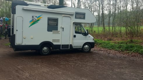 Sleek KNAUS Traveler 4p, 5.5m and double air conditioning!