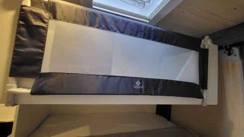 Pura Vida Van – 3-person bus camper built in 2023
