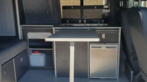 Black pearl – Volkswagen Transporter Camper automatic 