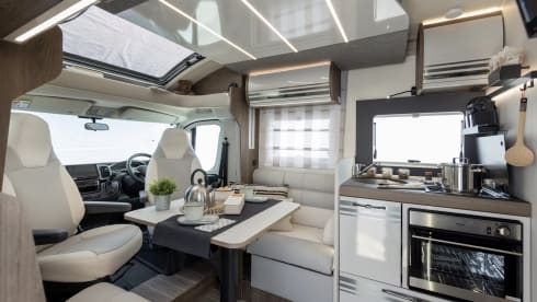 Blair – 2026 New Luxury Roller Team 4 berth off-grid Motorhome