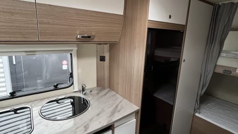 Lousje – Carado 3 4 or 6 person automatic 