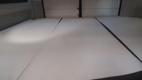 JUNIOR SUITE  – Adria Van 600 familie met 4 zitplaatsen