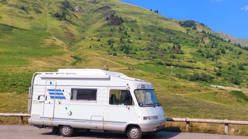 Early bird rate 2025 Lovely comfortable Hymer Camper   