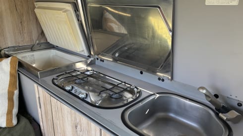 BerryBlue – 4-person Volkswagen camper from 1999 with Westfalia interior