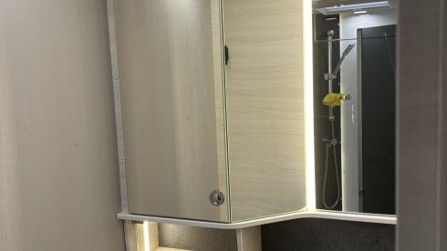 Rientje – 4p Chausson 777 titanium Premium Full Option Semi-Integrated 023