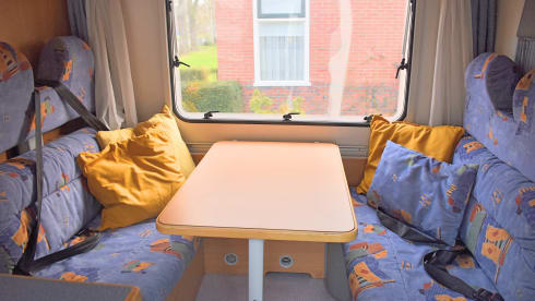 111 Knaus 708G – 6p Knaus alcove from 2000