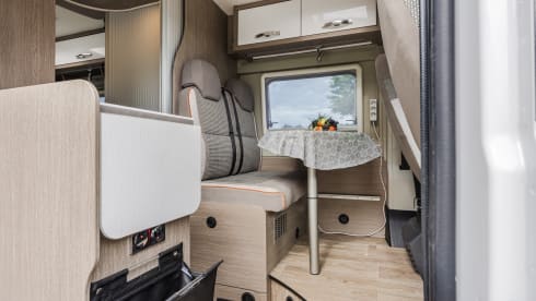 Joy – Beautiful 3p Pössl bus camper from 2020
