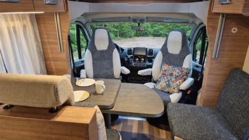 Weinsberg CaraSuite – New family camper, all-in rental price
