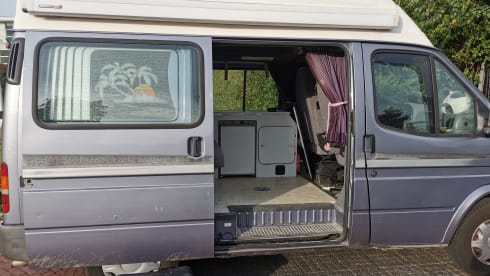 4p Ford campervan uit 1998