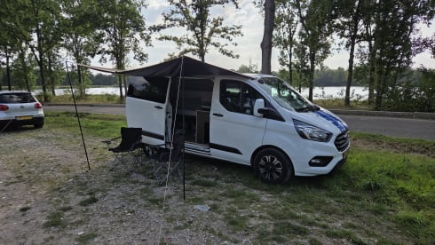 Camper incognito  – 2p Ford bus from 2018