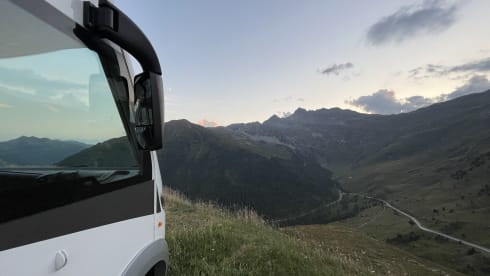 Oscar – Camping-Car Intégral 5 Places Boîte Auto Airco Bruxelles