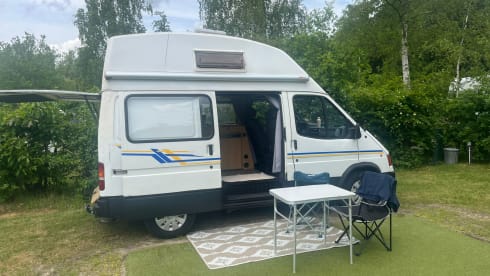 De Vrijbuiter – 7 Berth Chausson bus from 2013