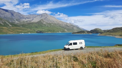 Cozy and neat VW camper bus 2.5TDI