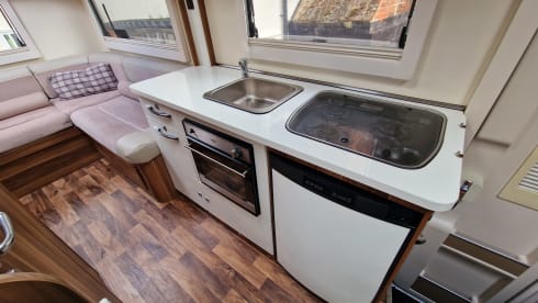 Roly 2 – Roller Team 746 - 6 Berth & 6 Travel seats - Great family vehicle  - Auto