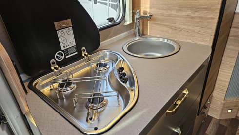 Weinsberg CaraCompact-2 – Ultimate Freedom for Couples! Luxury Camper with Single Beds and XL Garage