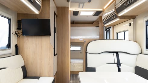 NXD – AutoRoller 707 Large Living Area Layout 4 Person 