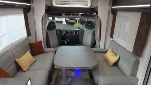 New (2022) spacious camper with Kingsize lifting bed - Chausson 720, model 2022  