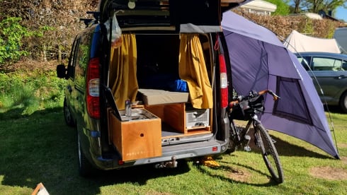 Fiat Doblo Malibu – Hobo/stealth/semi offgrid mini camper.