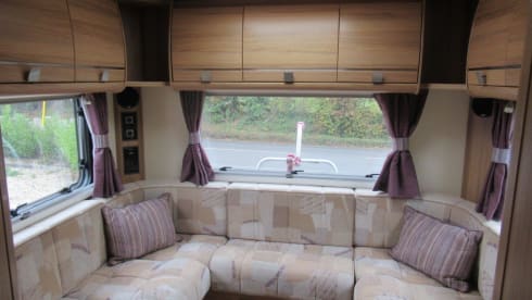 Gerty – 6 Berth Luxury Motorhome