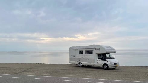 Onze supergezellige camper! – Nice spacious 6 person Ford Rimor 678