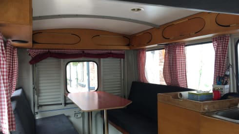 Feel good trip in retro Citroen HY - ultimate relaxation with character