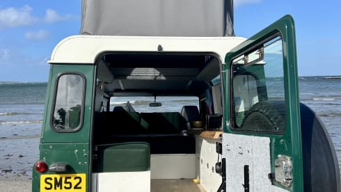 The Defender – Pop Top Off-Grid Land Rover Defender Camper