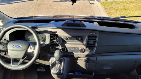 Moby – Luxury 5-person campervan 2024 - automatic + Wi-Fi option