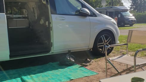 4p Mercedes-Benz camper bus. Euro 6 + automatic