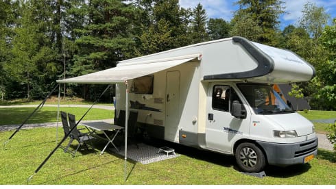 Still available for rent for these 2 weeks!!! Beautiful and spacious family camper