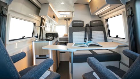 JR – RENTAL VAN MASTER VAN XS FONT VENDOME