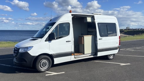 Vangelina Jolie – 2 berth Mercedes-Benz Sprinter