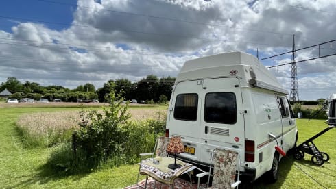Tina – Retro Hippie Ford Transit Camper Petrol