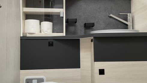 4p Challenger semi-integrated model 2023-limited edition