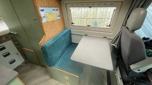 Ollie – 2p Volkswagen bus from 2004
