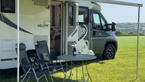 Geräumiges Wohnmobil mit 4 Schlafplätzen – unter 7 m