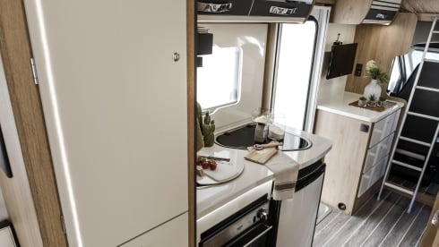 Best Social Space Motorhome, Auto Roller 746 2025