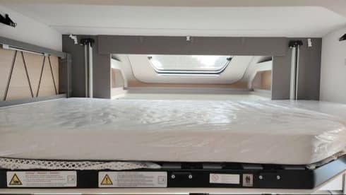 Wohnmobil LMC Tourer Lift, Hubbett, 4 Schlafplätze, Klimaanlage, SAT TV