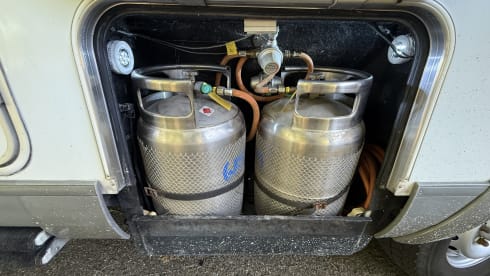 The beast – 4p Hymer integrated uit 1999