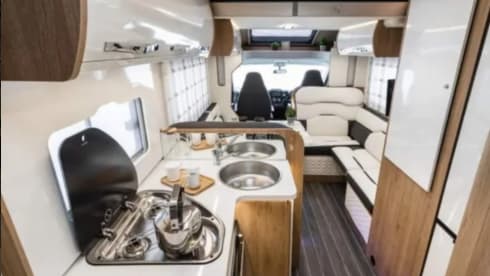 IONA – Luxury RollerTeam Autoroller 707   6 berth/6 seatbelts