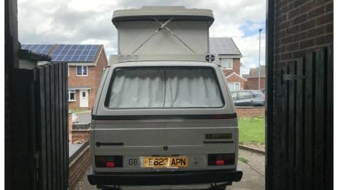 Gurty – VW T25 Holdworth conversion 
