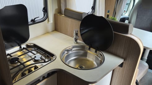Carado T338 (splinternieuw!!) – Luxurious and fully equipped camper with length beds. Ultimate Freedom! 