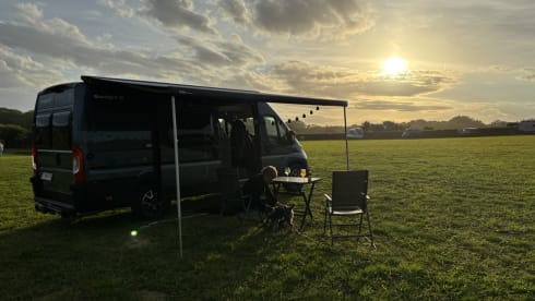 TalisIVIan – Peugeot bus 6m40 from 2025 - 2 persons