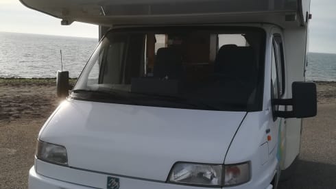 nooitgedacht – Beautiful compact alcove camper with bicycle rack, camper is as new, 120000 km