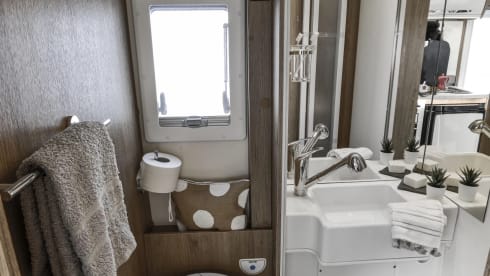 AutoRoller 747 – Luxury 6 Berth Motorhome