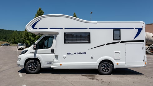 Queen Louise 2 – New luxury 6-person alcove camper