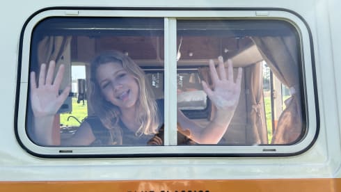 Laranja – Rent a  Blue Classics’s Combi J9