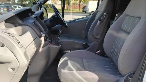 Igashu – Fully equipped and versatile Renault Trafic Campervan