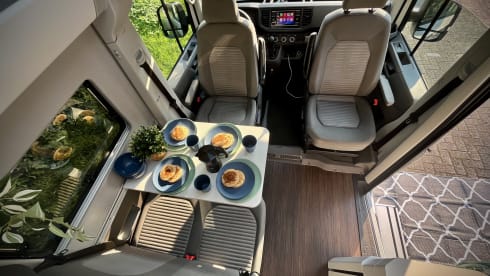 Bonnie – 4p Volkswagen bus from 2022